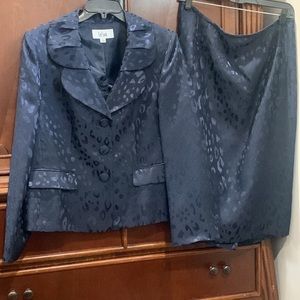 Le Suit Navy Blue Animal Print Skirt Suite - Size 14
